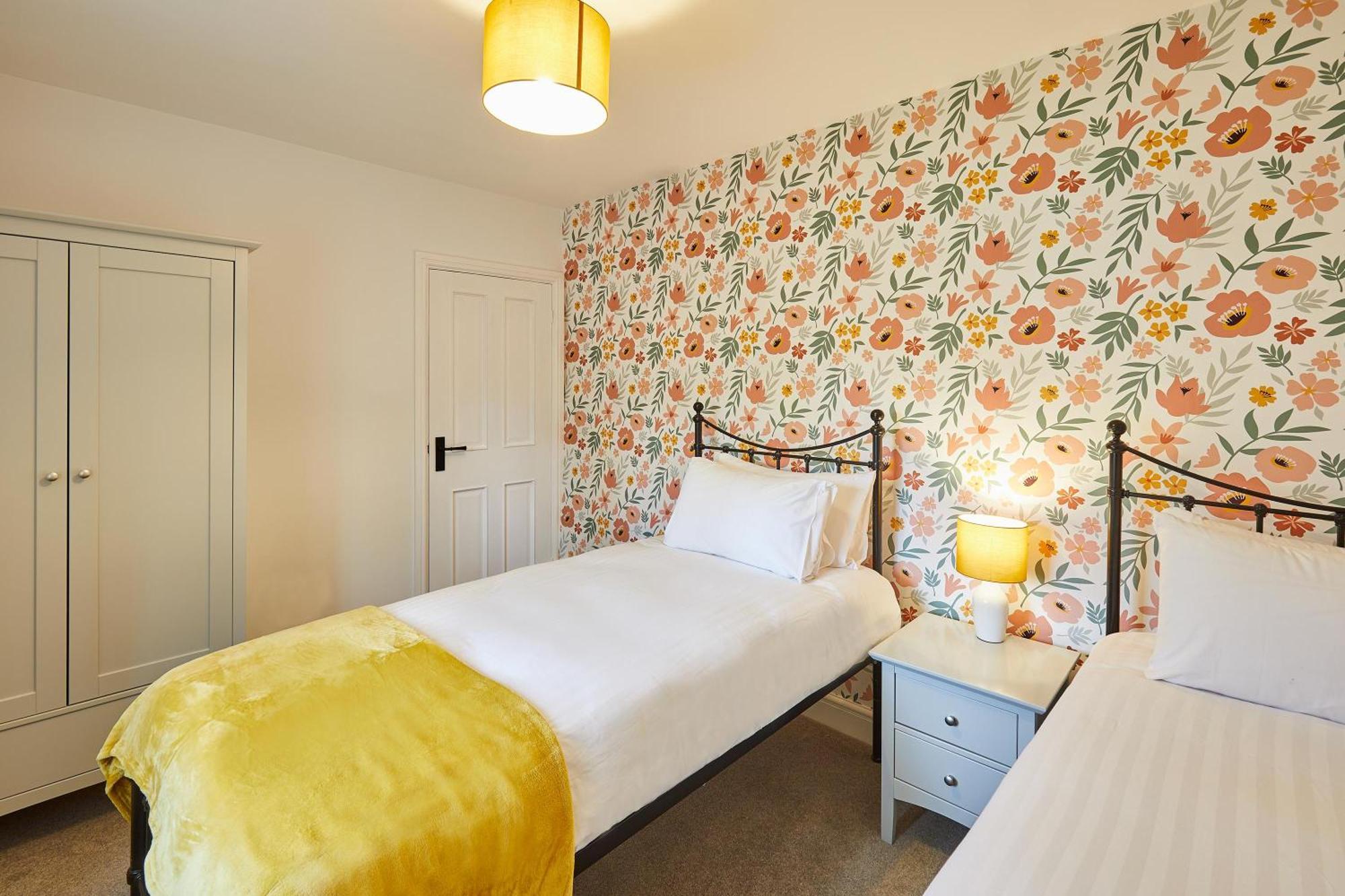 Host & - Kenmore Holiday home *
